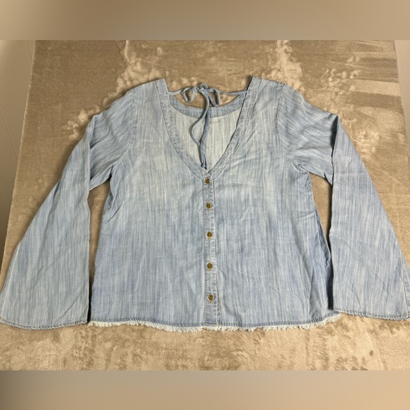 Anthropologie Cloth & Stone Chambray Top Size Large Button-Back Bell Sleeve - Picture 3 of 13